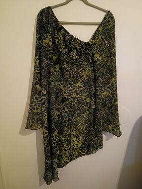 VTG Essence By Mail Women's  Green Animal Print Tunic Sz 8
